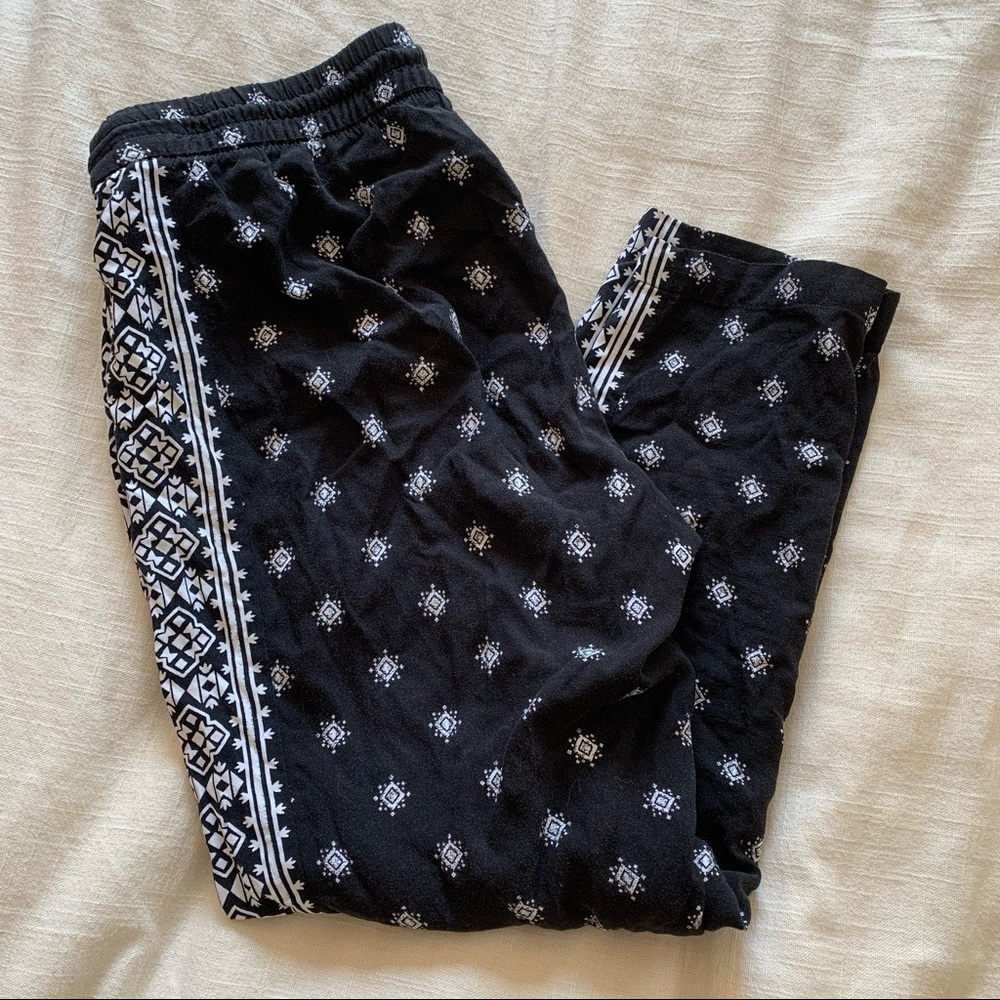 Old Navy soft pants black and white SZ XS